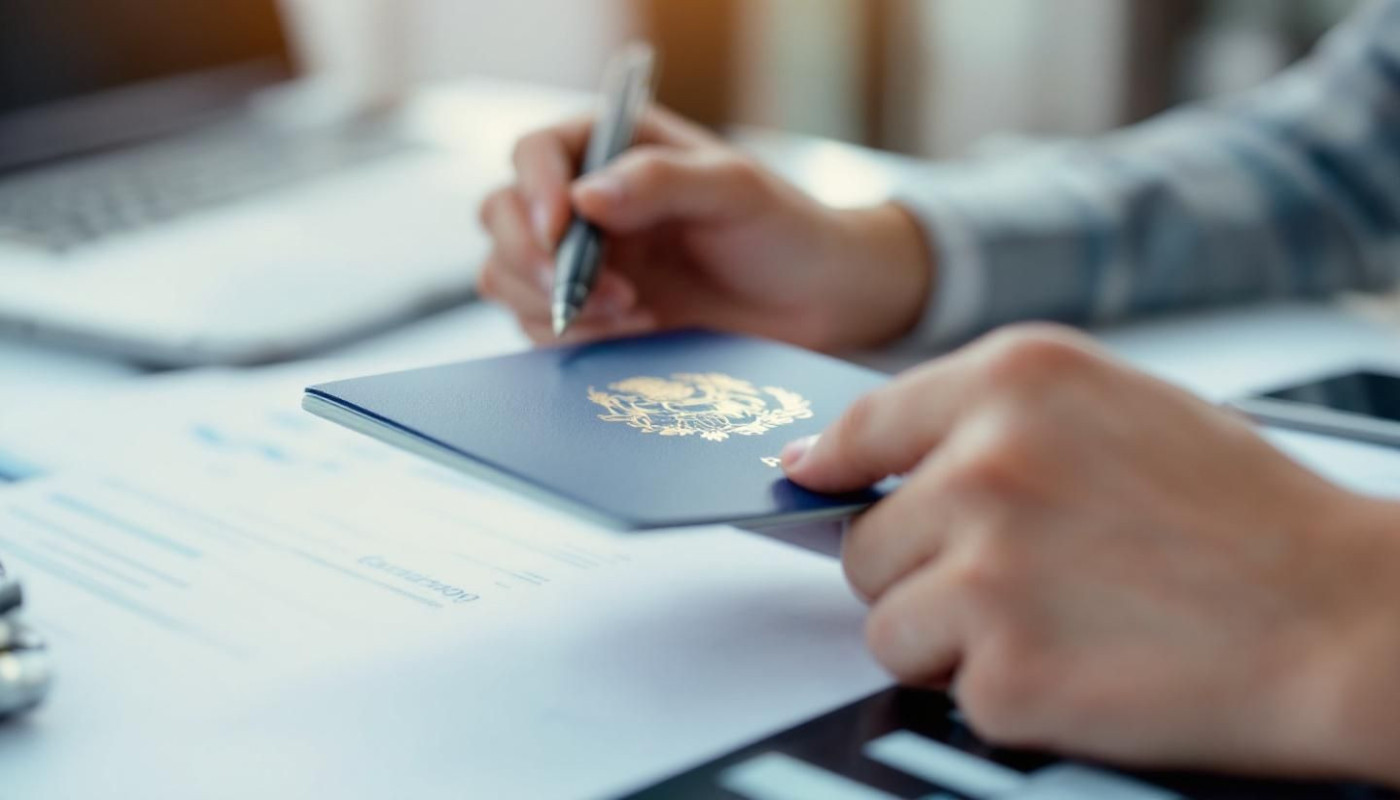 Étapes clés pour renouveler un titre de séjour efficacement